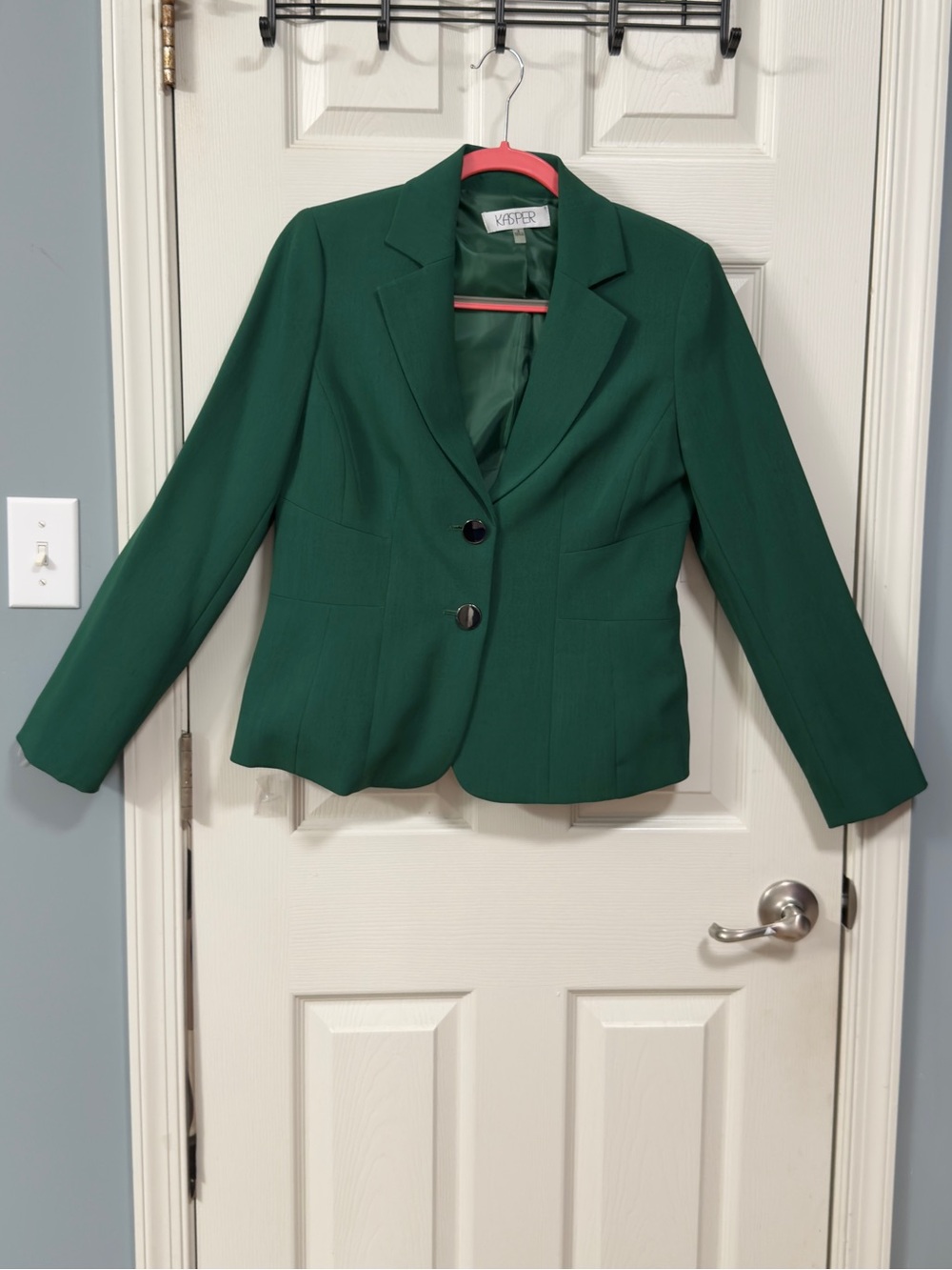 Kasper Emerald Green Two-Button Tailored Blazer - Size 6 Like New Office Wear